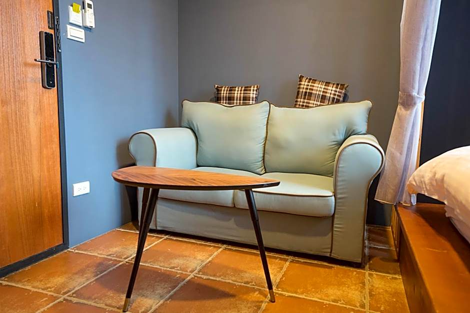 Yue Lake Backpackers