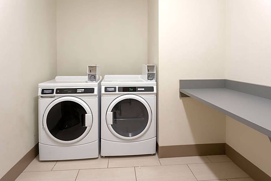 Holiday Inn Express And Suites Firestone Longmont By IHG