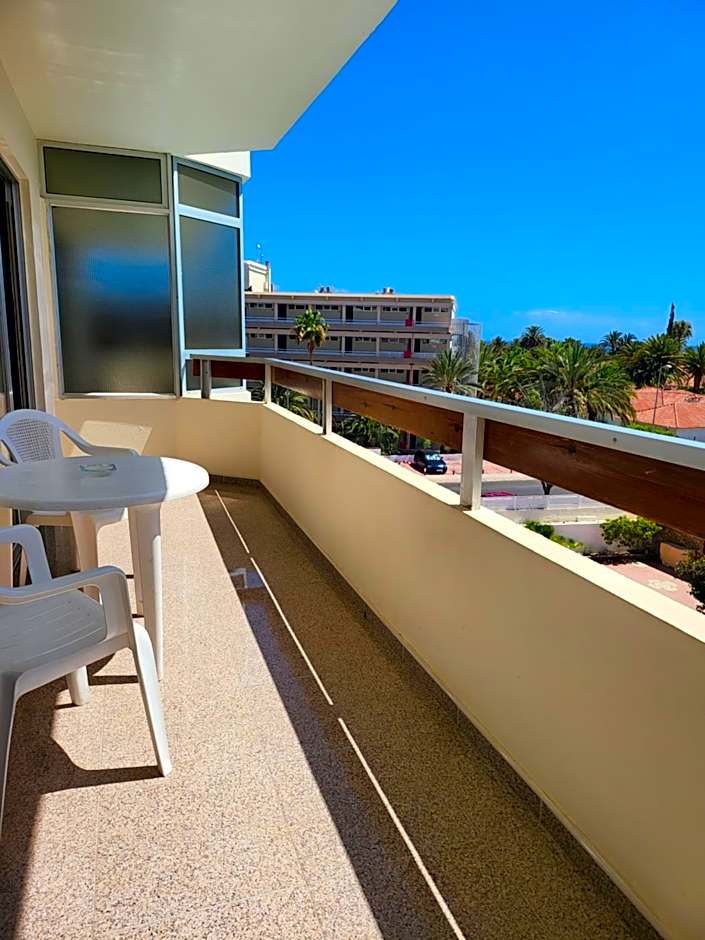 Las Camelias Apartments