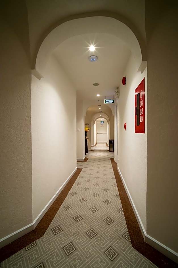 Me Saigon Boutique Hotel