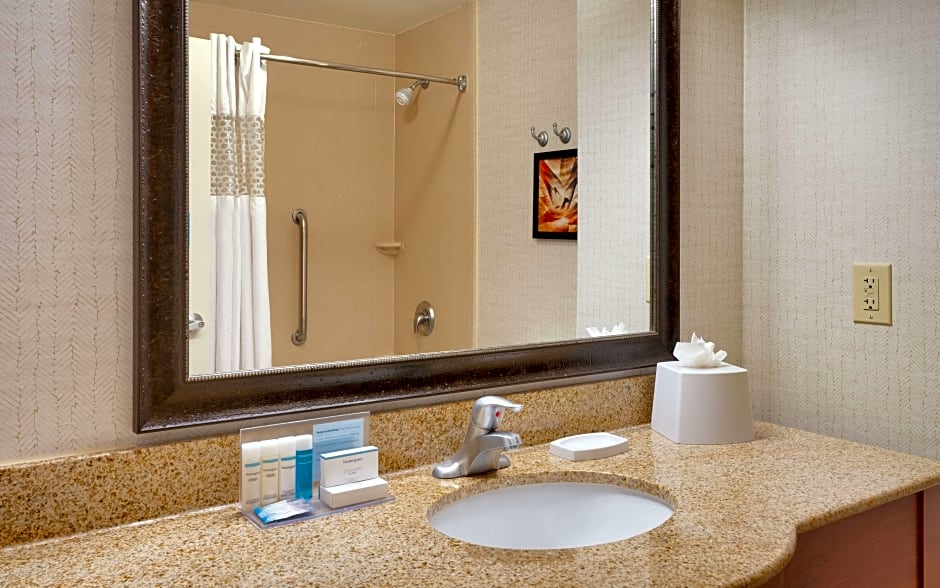 Photo 1 of 4 of 2 Queen Beds, Hearing/Mobility Accessible, Bathtub