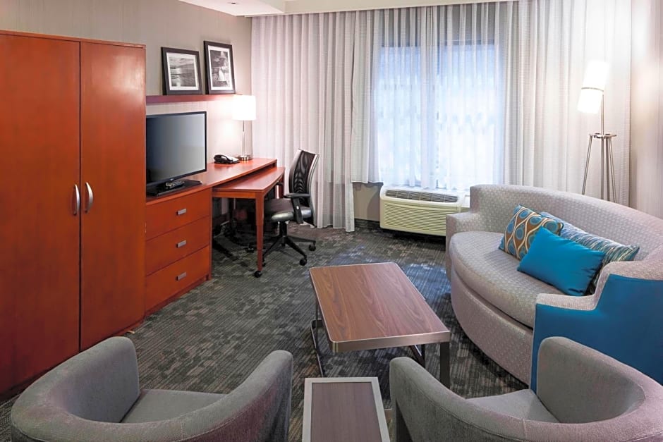 Courtyard by Marriott Santa Clarita Valencia