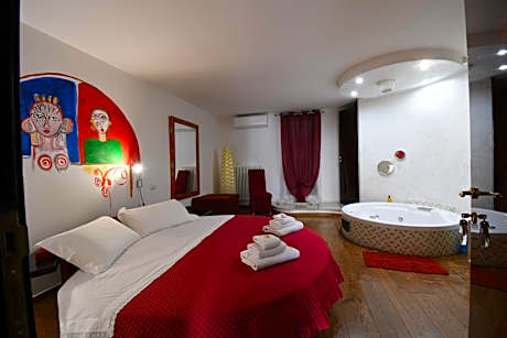 Studio with Spa Bath