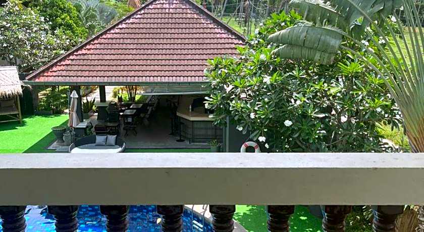 Tropical Palm Resort.