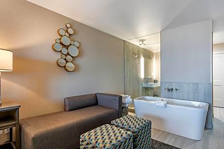 King Room with Spa Bath - Second Floor