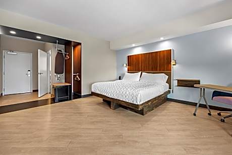 King Room with Roll-In Shower - Mobility and Hearing Access