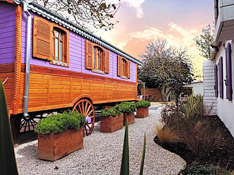 Wooden Caravan with Terrace and Air Conditioning