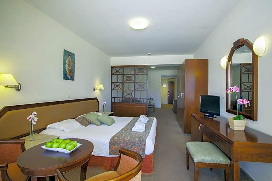 Aquamare Beach Hotel & Spa