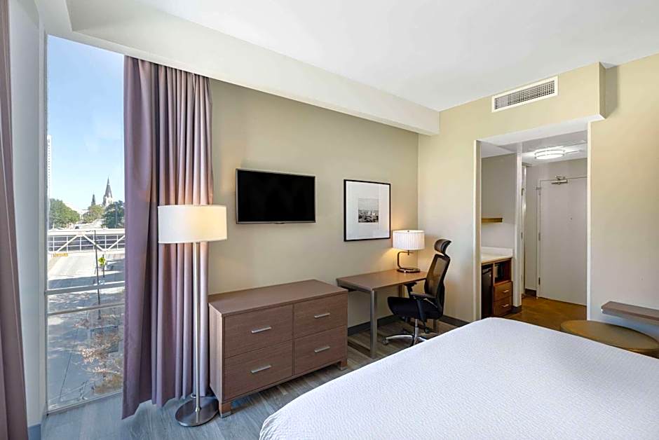 La Quinta Inn & Suites by Wyndham Tulsa Downtown - Route 66