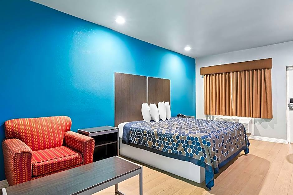 Econo Lodge Inn & Suites Channelview - Houston East