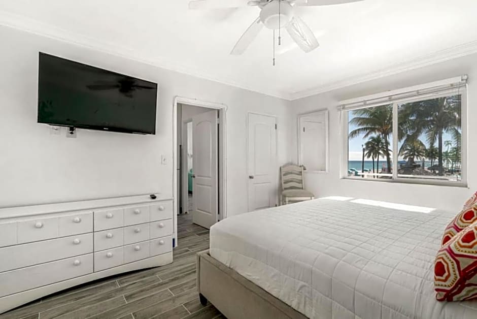 Walkabout 1 Tower Suite in the heart of Hollywood Beach