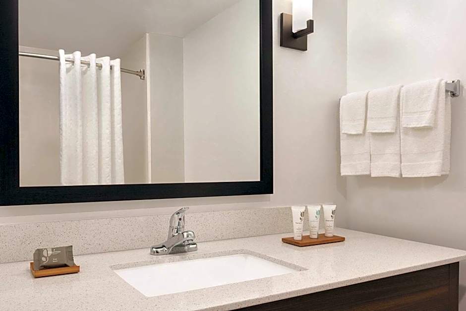 Country Inn & Suites by Radisson, Madison Southwest, WI