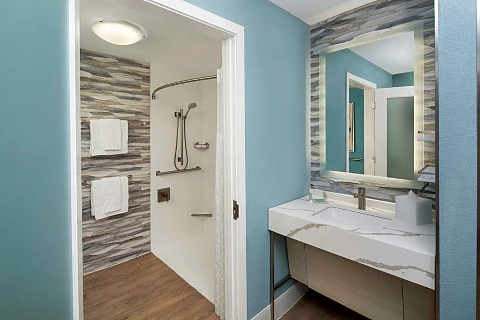 Courtyard by Marriott Charleston Waterfront
