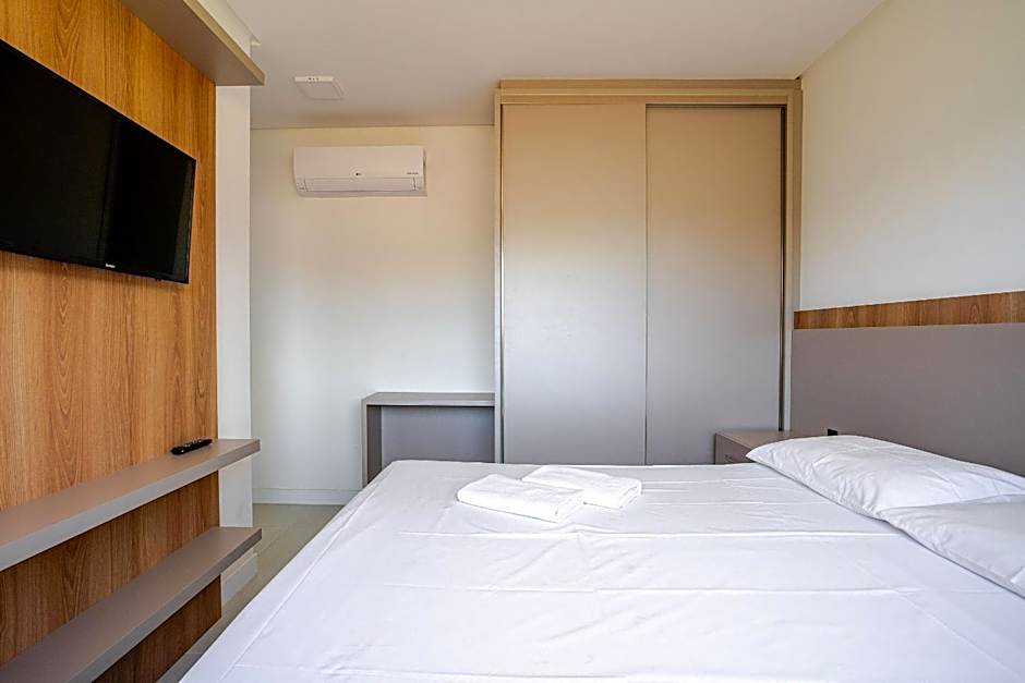 Alto padrão com piscina a 300m do mar - CAN103G