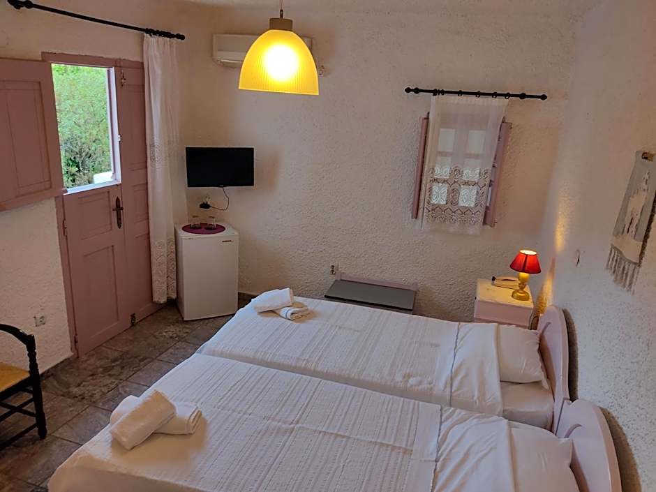 Porto Sikinos Hotel