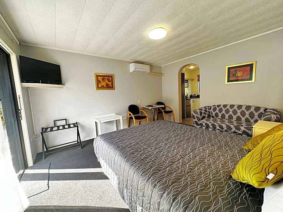 Kingswood Manor Motel