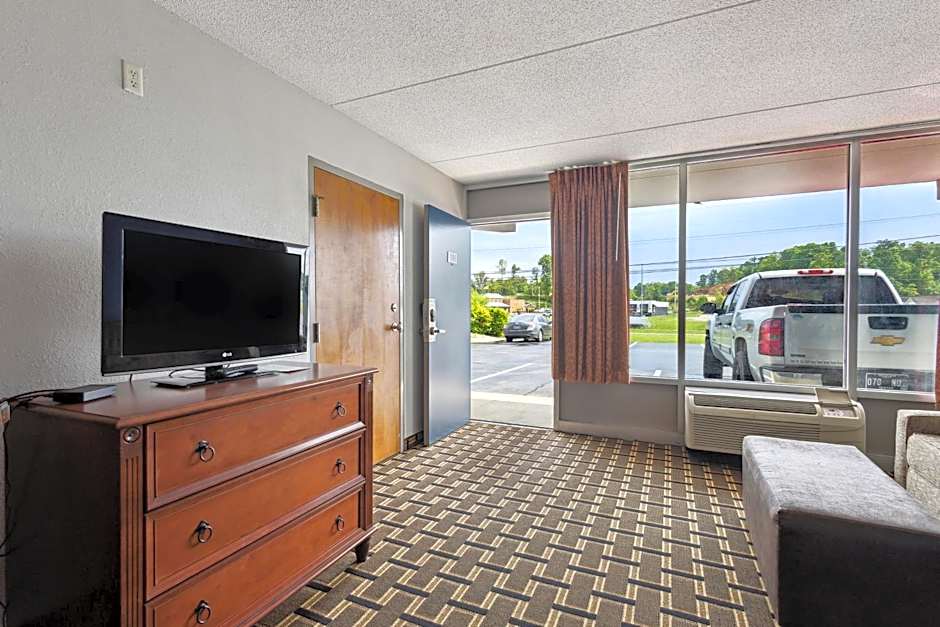 Relax inn by OYO Greeneville Near Hwy US-321