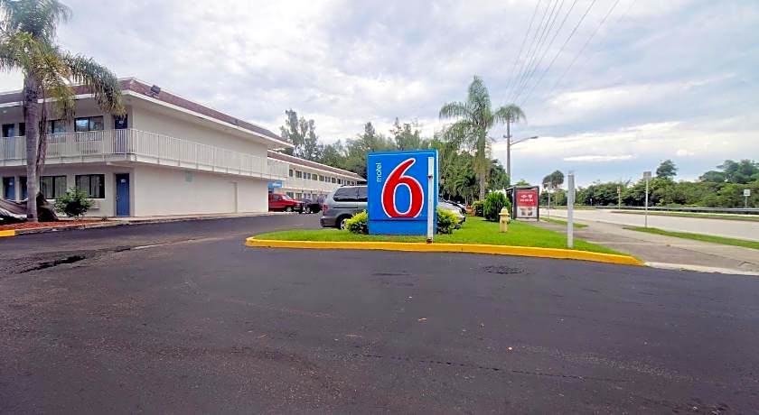 Motel 6 Dania Beach, FL