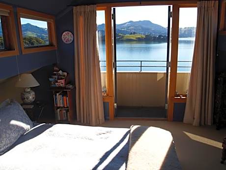 Deluxe Queen Room with Balcony and Sea View