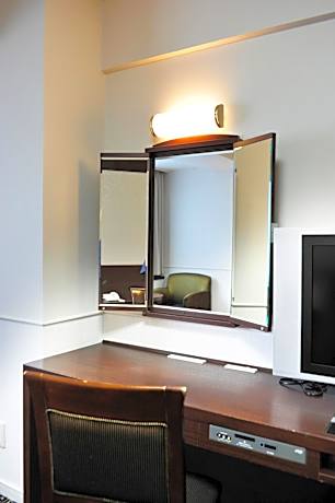 West Building Twin Room D Non-Smoking
