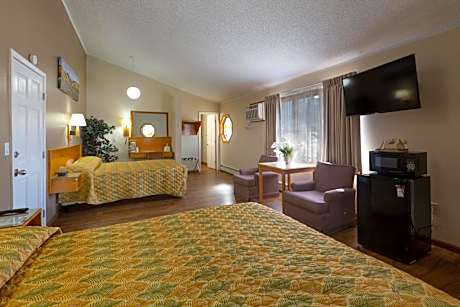 Deluxe Queen Room with Two Queen Beds