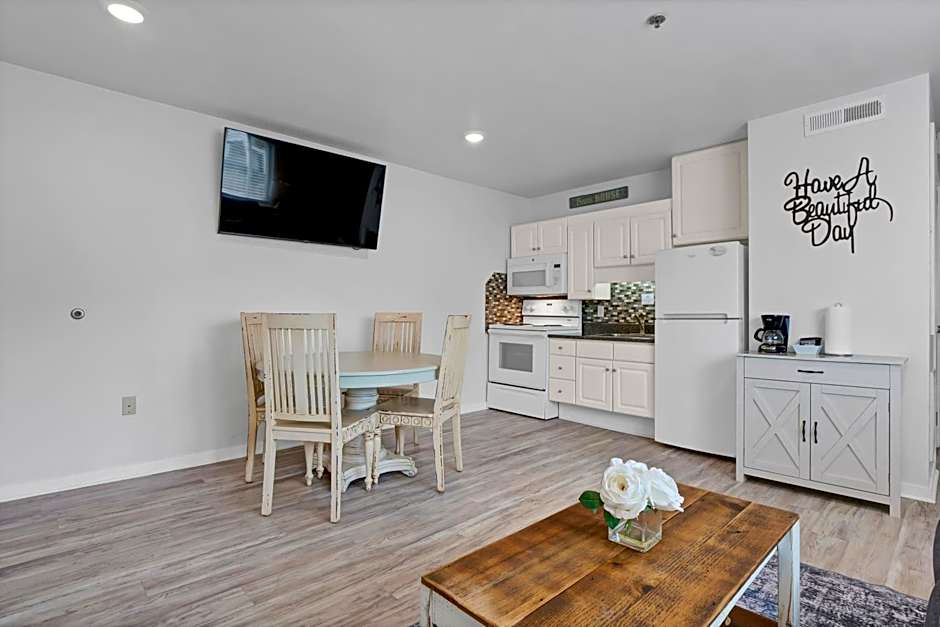 Sandpeddler Inn and Suites