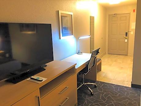 Queen Room with Two Queen Beds - Pet-friendly