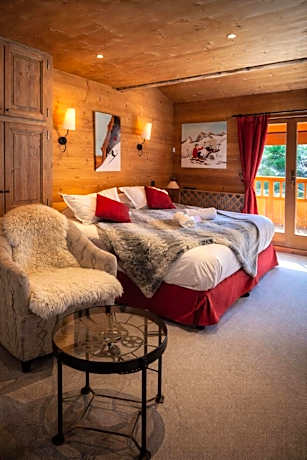 Family Room with Mountain View