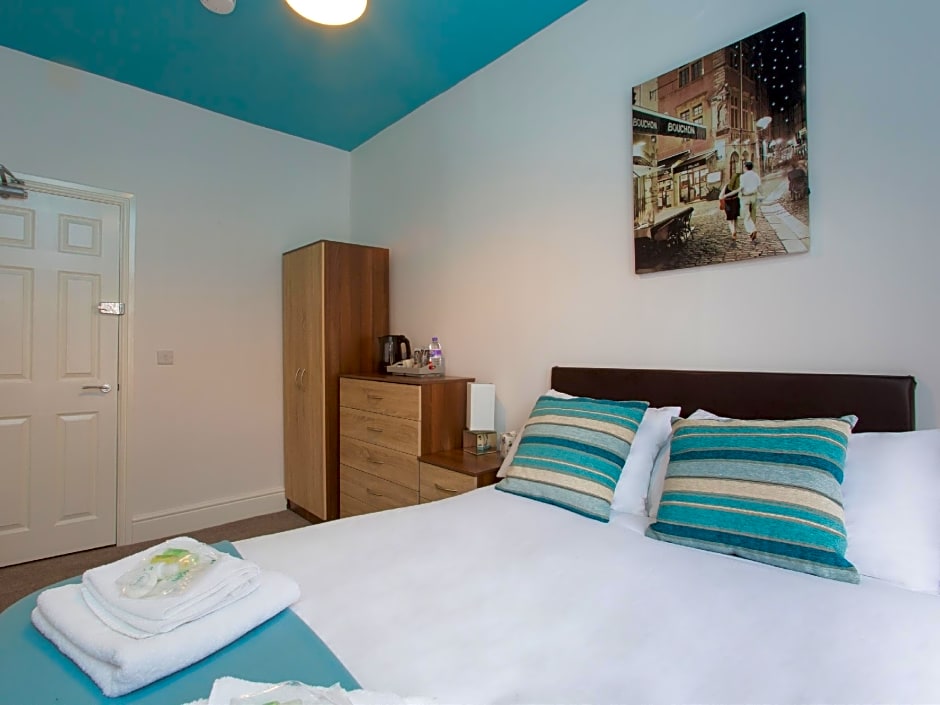 Town House @ Minshull New Road