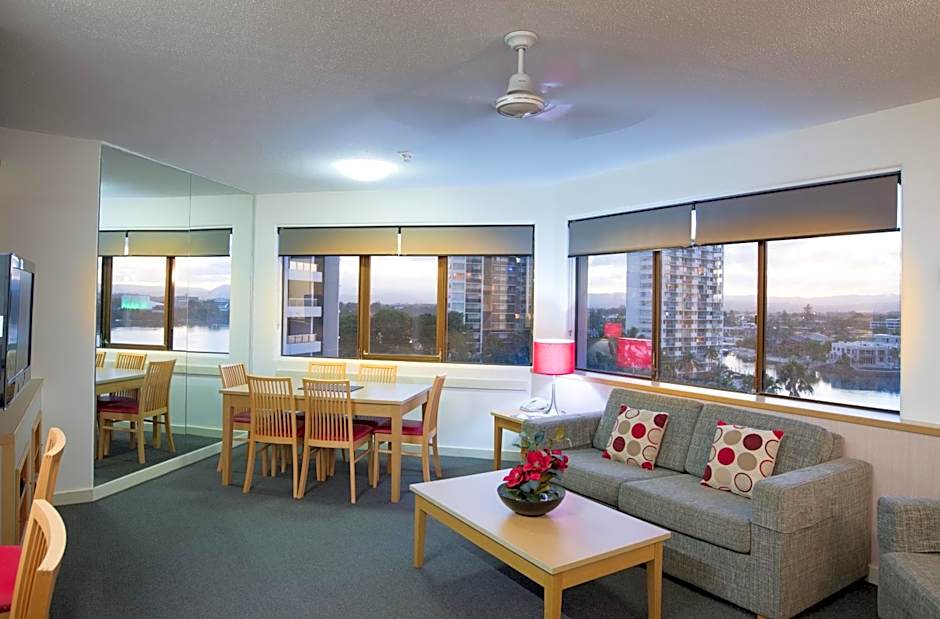 Tiki Hotel Apartments Surfers Paradise