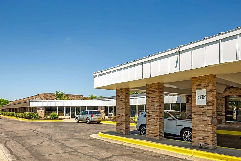 OYO Hotel Mona Lake Muskegon