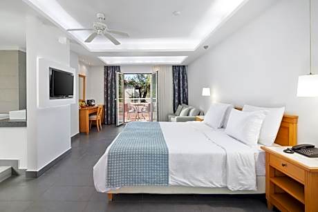 Junior Suite with Garden View