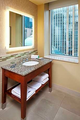 Deluxe Room, 1 King Bed, City View (1 King Bed)