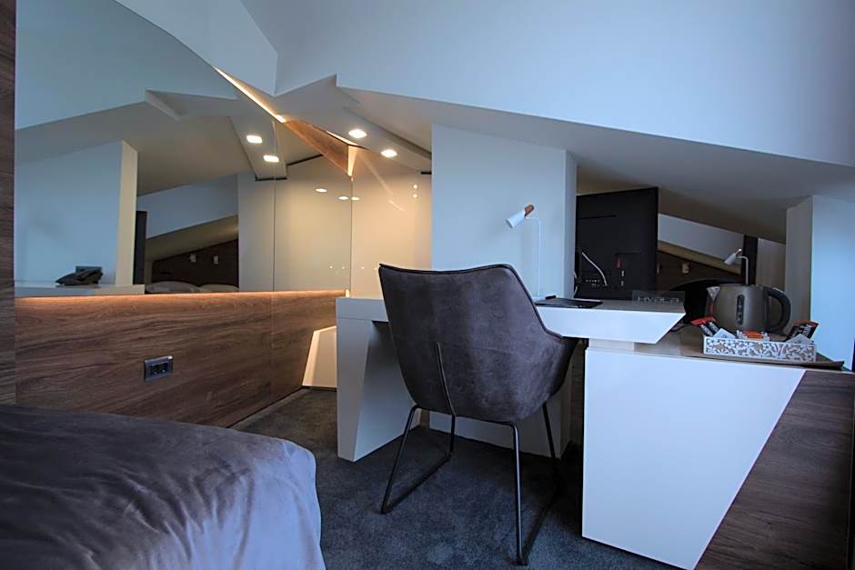 BOUTIQUE 25h by Eva stay 018