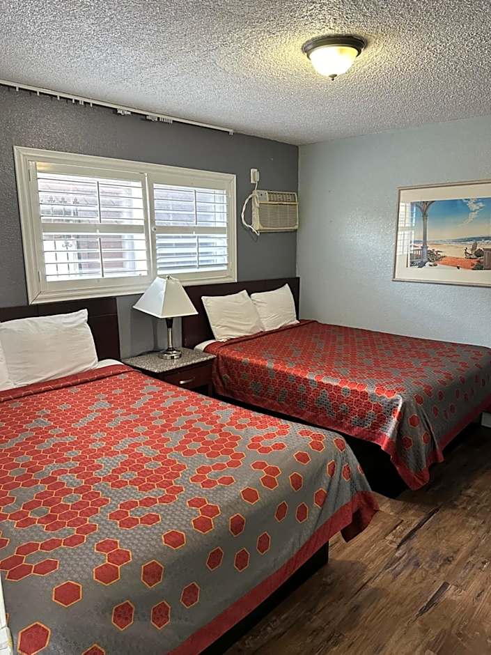 Fireside Inn By The Beach Boardwalk & Bowling