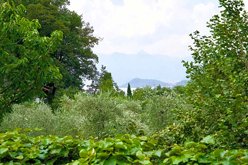 Hotel Diffuso Il Portichetto sulla collina a Vezio Perledo