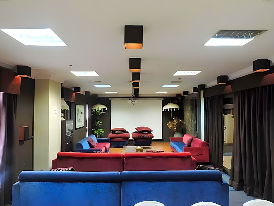 Roosseno Plaza Serviced Apartment