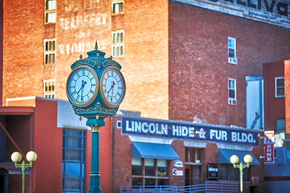 Graduate Lincoln