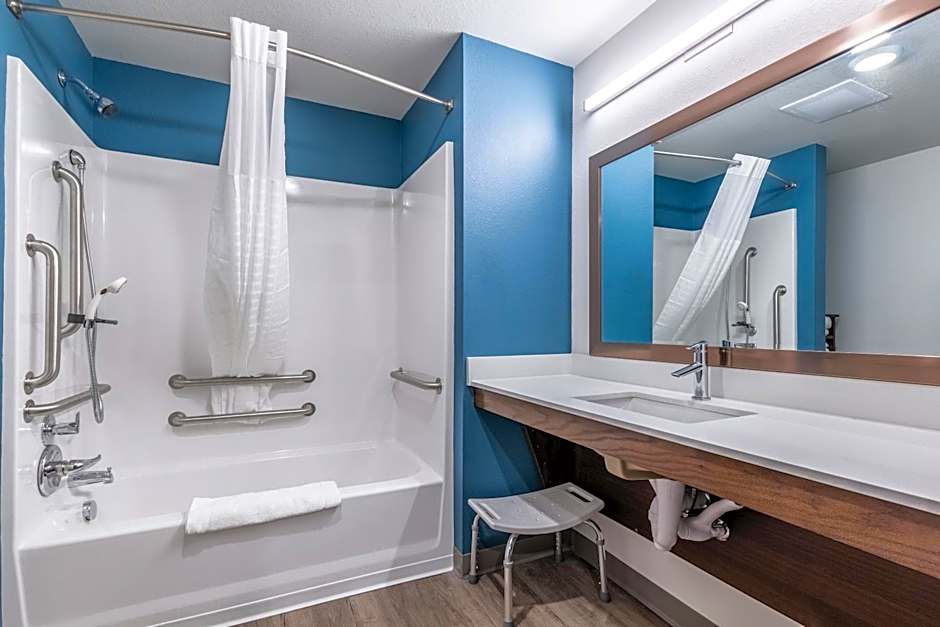 WoodSpring Suites Bakersfield