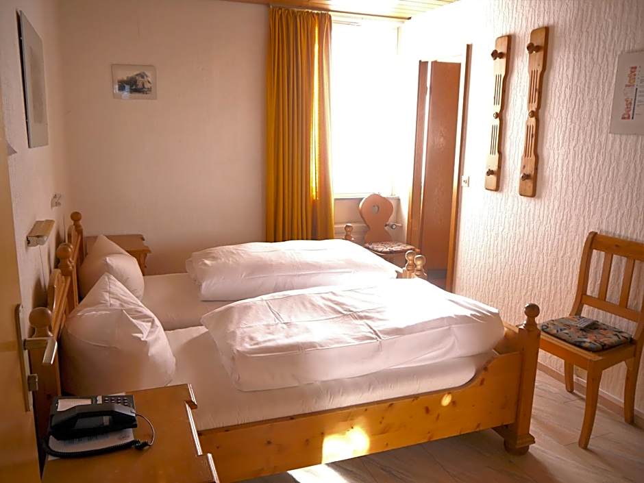 Hotel-Gasthof-Destille-Eisenbahn