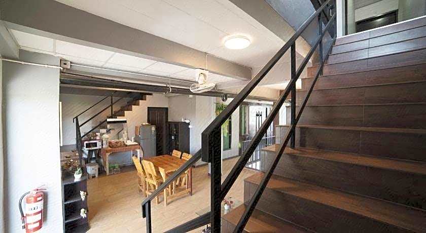 OYO 465 Krung Kao Traveller Lodge