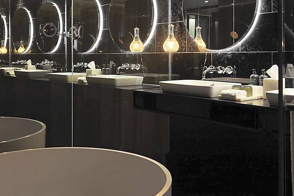 Roomers Munich, Autograph Collection by Marriott