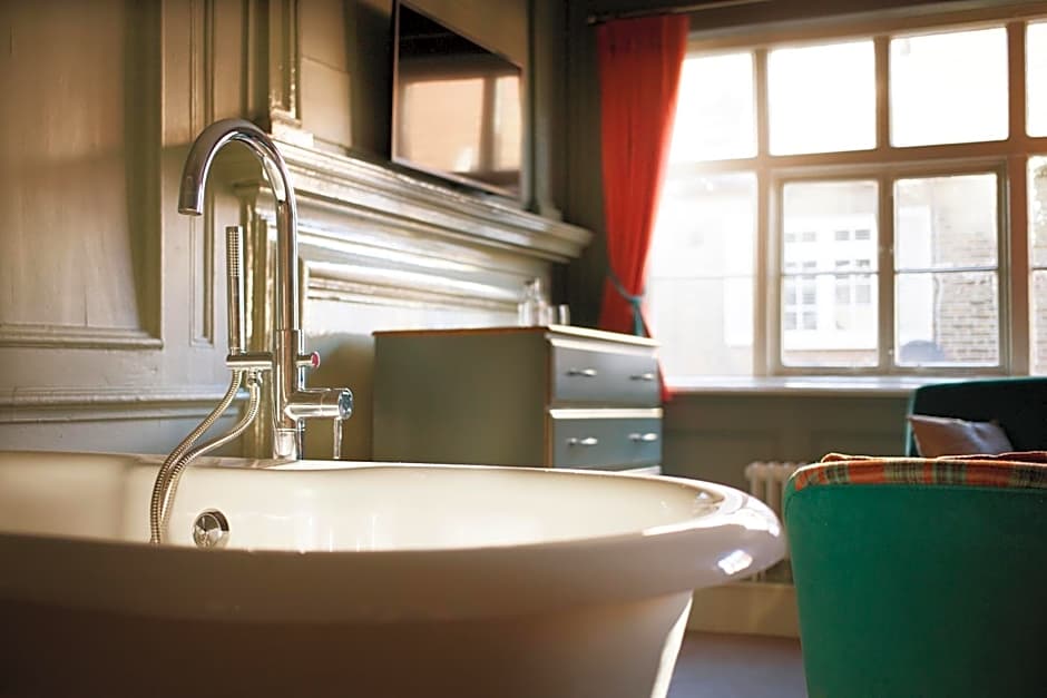 The Ostrich Inn Colnbrook London Heathrow