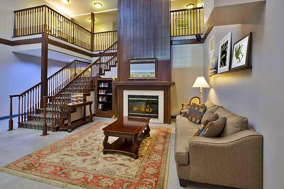 Country Inn & Suites by Radisson, Big Rapids, MI
