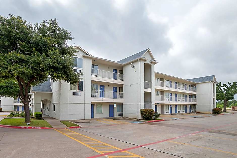Motel 6-Grand Prairie, TX - Near Six Flags Drive