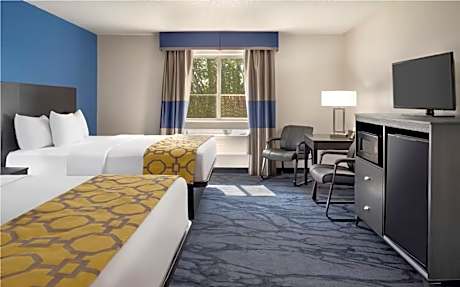 2 Double Beds Smoking Room With Free