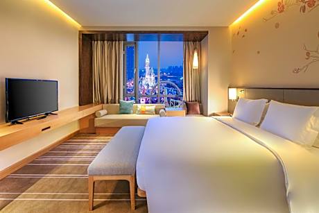Deluxe King Suite