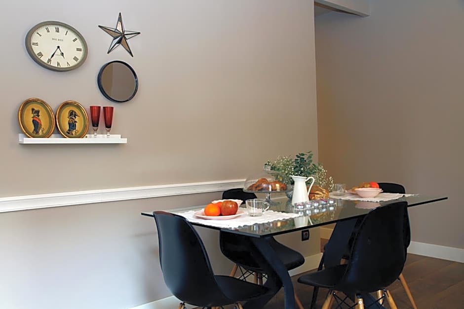 AinB Eixample-Miro Apartments