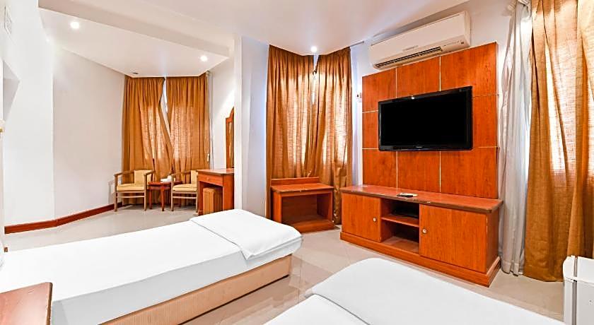 OYO 118 Revira Hotel