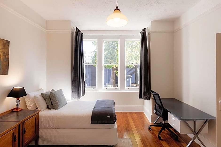 Serenity and style in Sandy Bay